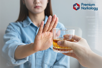 Женщина решительно отказывается от пива